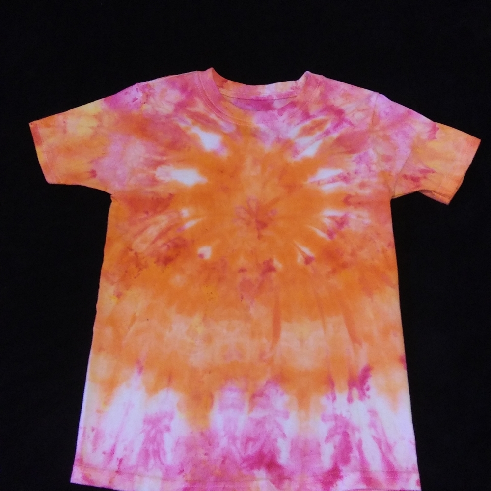 Handmade kids size 4T tie dye 🌞 design.